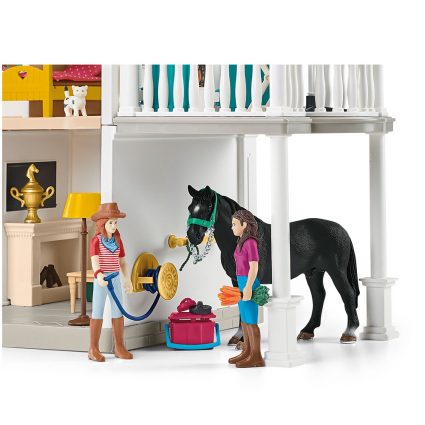 SCHLEICH LAKESIDE COUNTRY HOUSE AND STAB