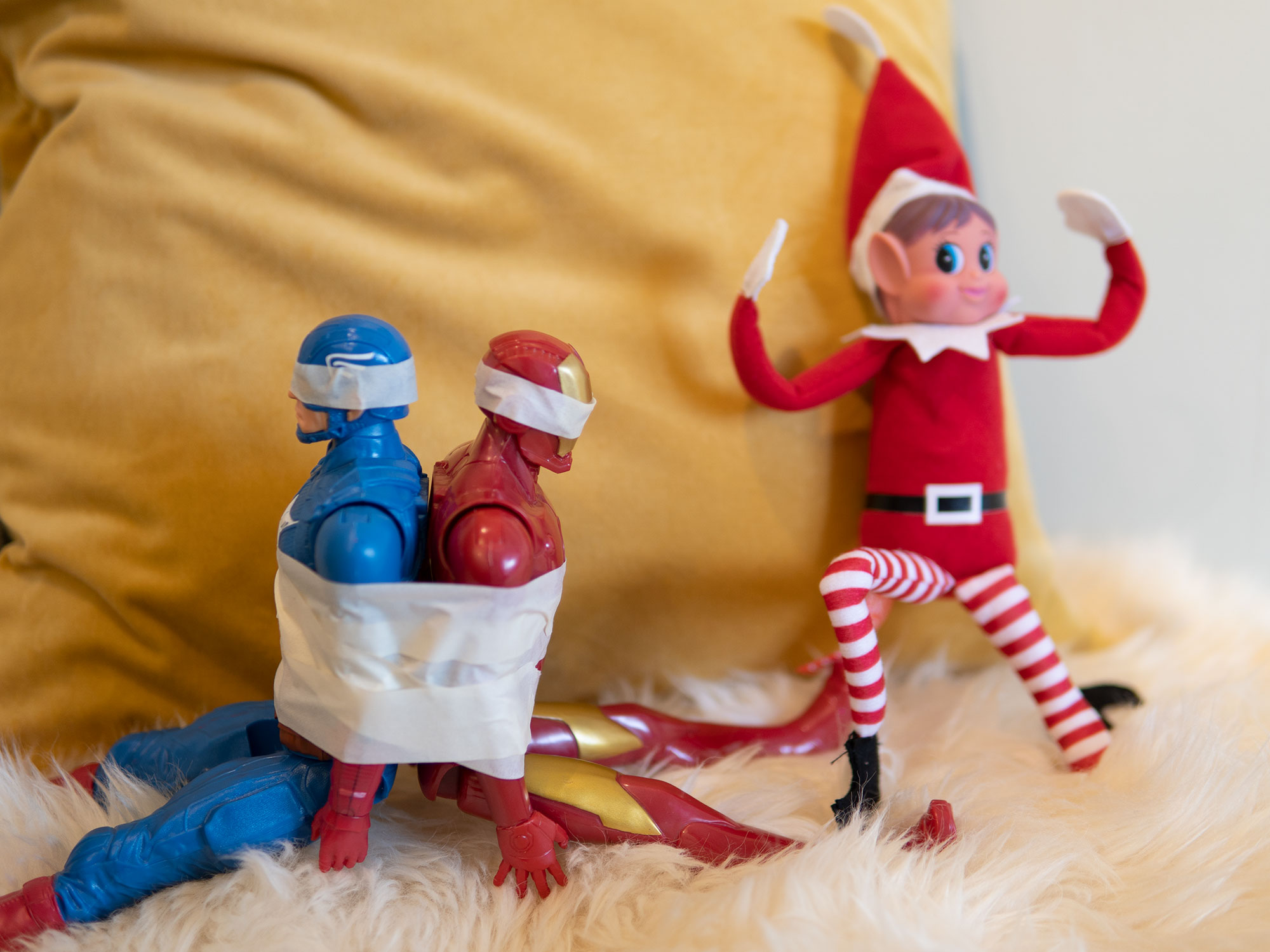 Rampenissen har teipet fast Captain America og Iron Man